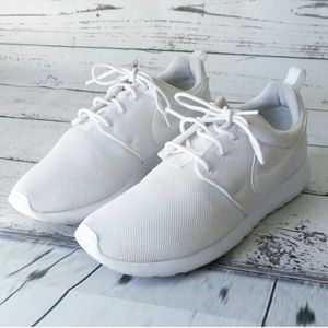 Nike Roshe One GS 599729-102 White Sneakers 7Y 8.5